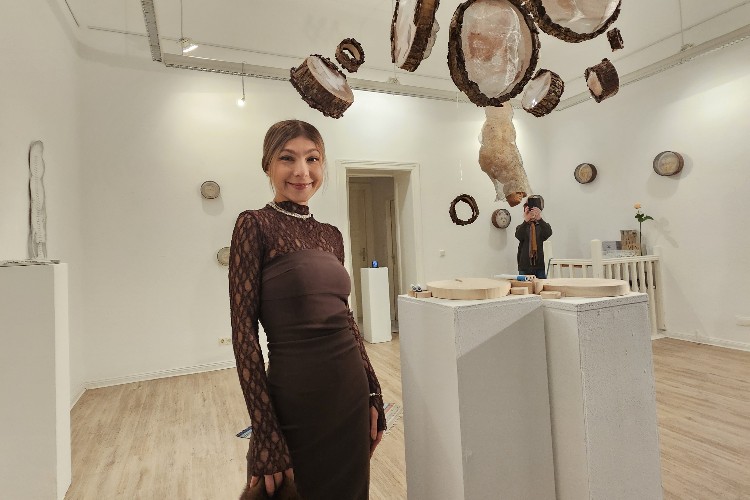 Loya Kader Öztürkmen�in �Dünden Sonra, Yar�ndan Önce, �imdi� Sergisi, Berlin�de Aç�ld�